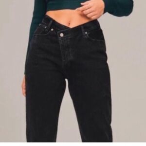 Abercrombie & Fitch curve love 90s Ultra high rise straight jean Black Jeans